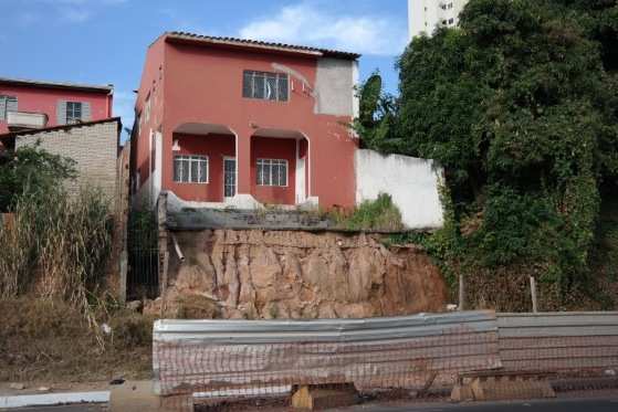 Mesmo com o discurso de que uma obra em caráter emergencial seria realizada no local, até agora nada foi feito 187187