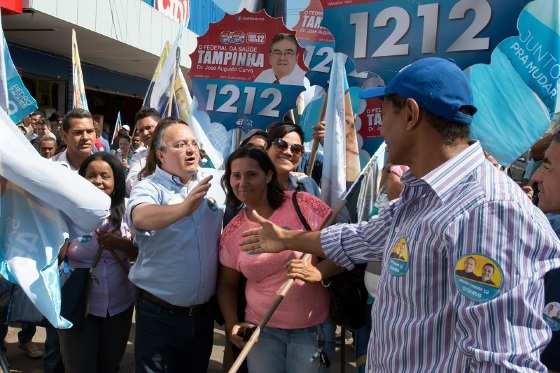 Taques atraiu centenas de pessoas para sua caminhada