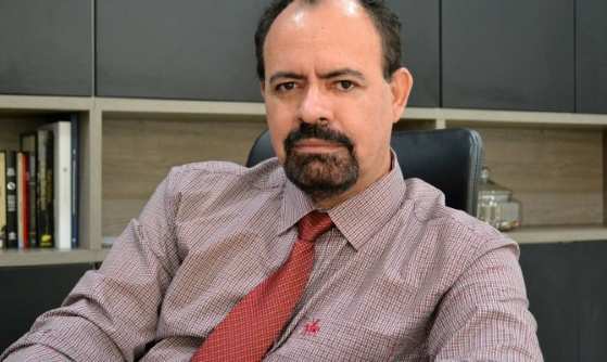 Joâo Edisom faz uma análise sobre os três principais candidatos e a indecisão do eleitor, que soma mais de 40%, segundo pesquisa da Segmenta