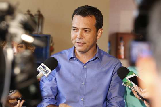 Tomei conhecimento dessa denúncia pelas notícias que estão sendo divulgadas. Assim que tiver mais informações volto a falar sobre o assunto”, concluiu o petista.