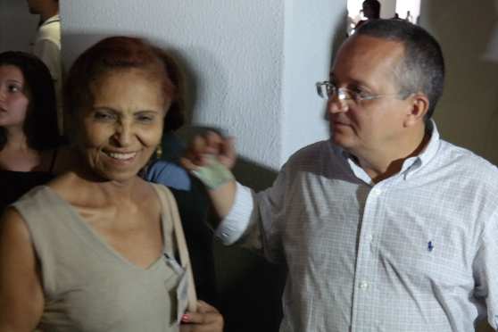 Taques e a carteira de Habilitação na mão pra votar