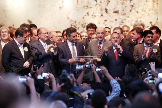 Taques durante ato de apoio à candidatura de Aécio Neves em Brasília.