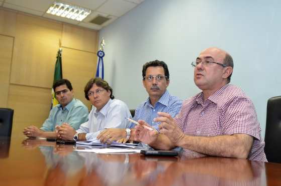 o deputado José Riva preside a Comissão Especial do MT Prev na Assembleia.