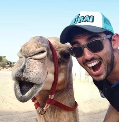 Paulo del Valle com um camelo em Dubai