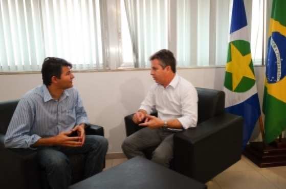 Medeiros e Mauro Mendes em encontro na prefeitura de Cuiabá