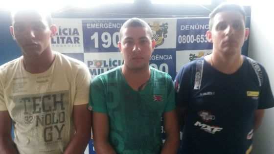 Bandidos foram reconhecidos por vítima que teve a casa arrombada pelos suspeitos.