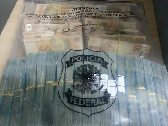  Ao todo foram apreendidos R$ 6.500.000,00 (cheques, dólares e euro), carros de luxo e documentos. 