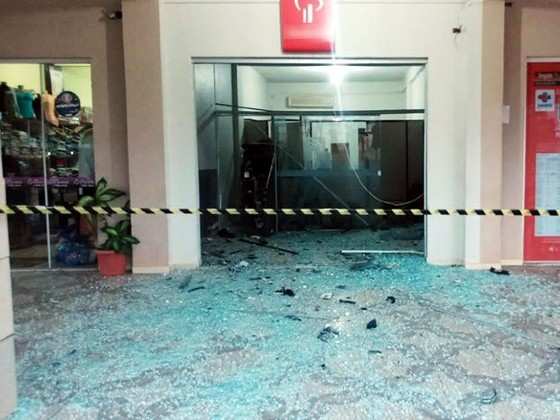 Imagens do circuito interno de segurança dos bancos estão sendo analisadas, para identificar os integrantes do grupo criminoso. A quantia levada não foi divulgada pelos bancos