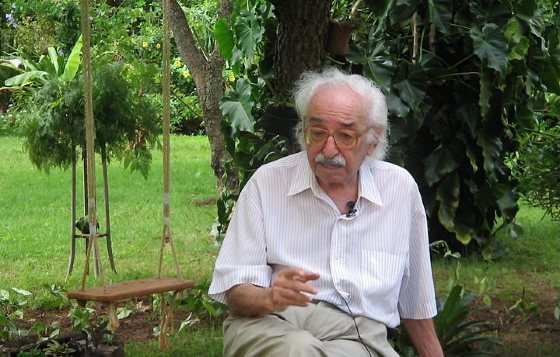 O poeta Manoel de Barros aos 97 anos 