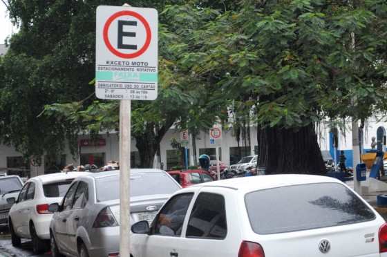 Licitação prevê a concessão do estacionamento rotativo em ruas de Cuiabá.