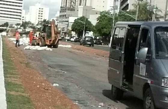Consórcio arma 'barricadas' para evitar erosão pelas chuvas