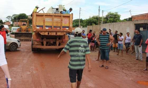 Família são retiradas de área da prefeitura de Cuiabá. A reintegração de posse contou com o apoio da Polícia Militar