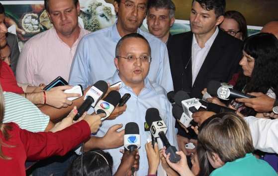 Taques afirmou que a arrecadação do Estado deve sofrer forte queda em 2015, e que por isso, é necessário “enxugar a máquina”