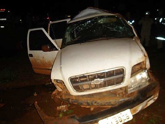 PRF não descarta que motorista tenha dormindo no volante. Já que o carro capotou em um trecho de linha reta da BR -070.