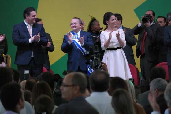 Samira (de branco) esbanja elegância sem ostentação
