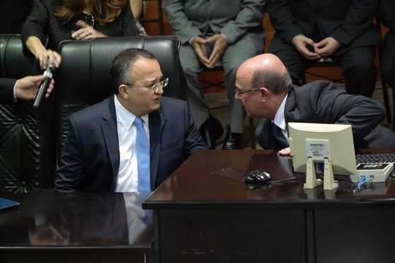 Riva e Taques protagonizaram clima tenso no início da posse do novo governador