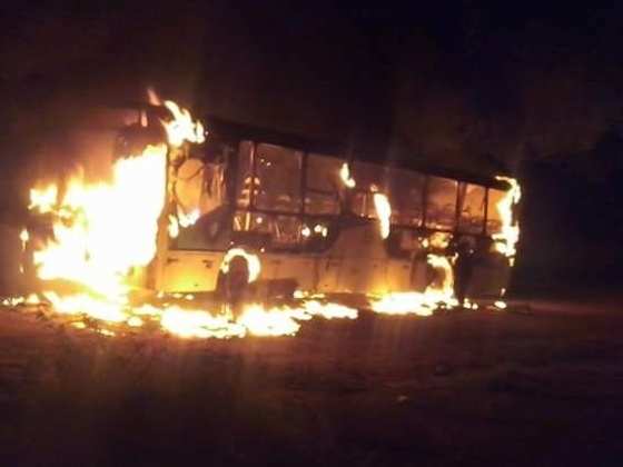 Segundo ônibus foi queimado na noite de ontem (27)