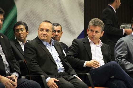 Taques e Mendes: governador pode estar próximo do partido do prefeito