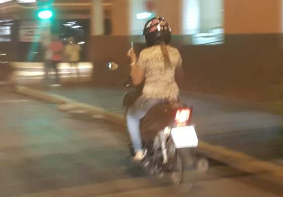 Motos de 50cc precisam de autorização ou CNH do condutor