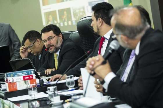 A comissão estava parada, há quase três meses, desde que a CLS Assessoria teve seu contrato rescindido com Assembleia, a pedido do MPE.