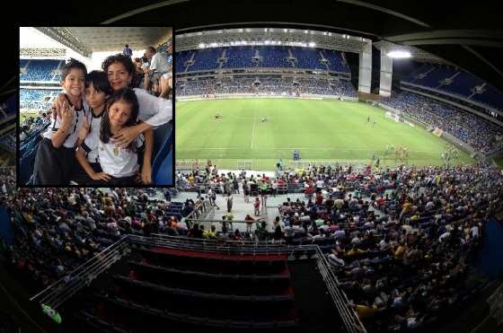 Pais relatam gastos e choro após as crianças serem proibidas de entrarem em campo com os jogadores.