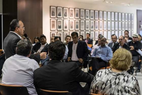 A reivindicação é por 11,27% de reajuste salarial que Taques disse que não pode dar.