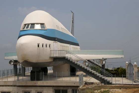 Casa em forma de avião na cidade libanesa de Miziara