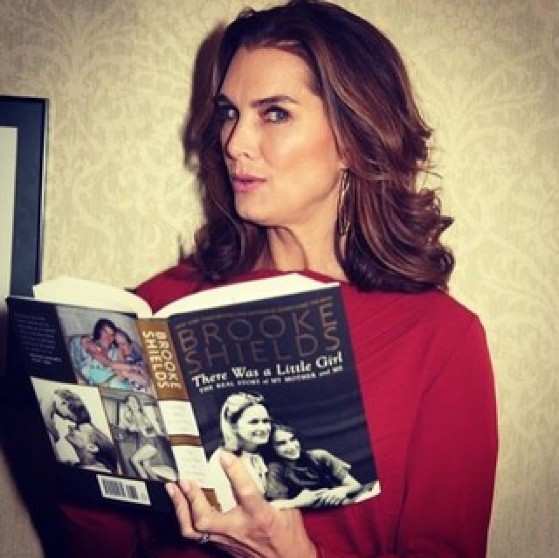 Dona de um belo par de olhos azuis e cabelos castanhos, Brooke sempre gostou de mudar o visual.ona de um belo par de olhos azuis e cabelos castanhos, Brooke sempre gostou de mudar o visual.