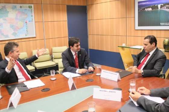 Já está empenhada e disponível na CEF a primeira parcela de R$ 3 milhões do governo Federal, sendo que os outros R$ 7 milhões estão previstos para 2016.