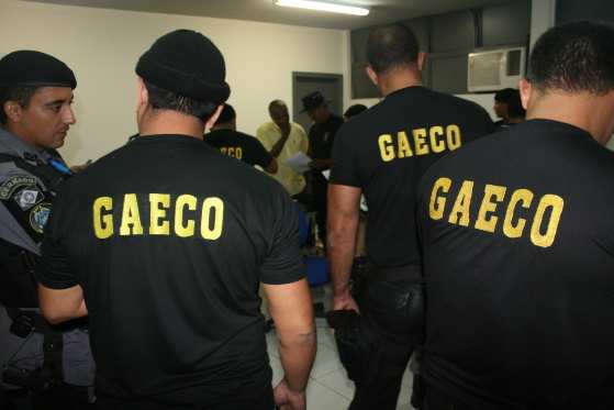 Membros do Gaeco cumprem mandados de prisão por tortura em Colniza.