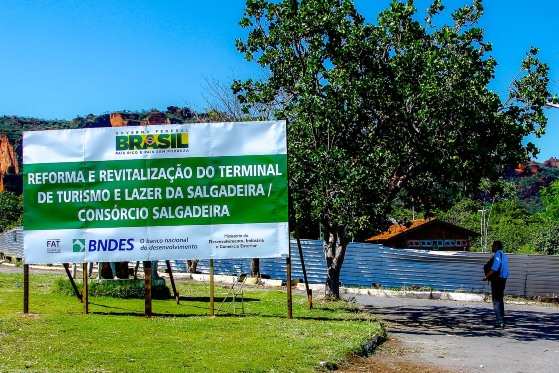 A primeira parte deve ser entregue em dezembro deste ano e a segunda me abril de 2016.