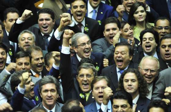 Setembro é o mês escolhido para as trocas de partidos, justamente, em véspera de ano eleitoral