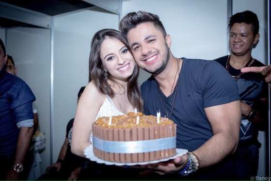 Allana Moraes, de 19 anos, e o cantor Cristiano Araújo, de 29