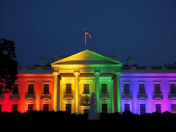 Casa Branca é iluminada para celebrar legalização do casamento gay