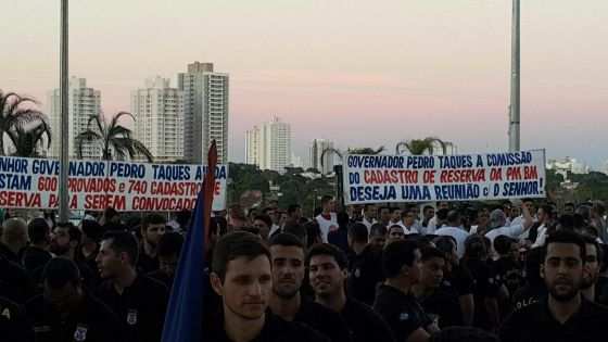 Manifestantes querem reunião com Taques
