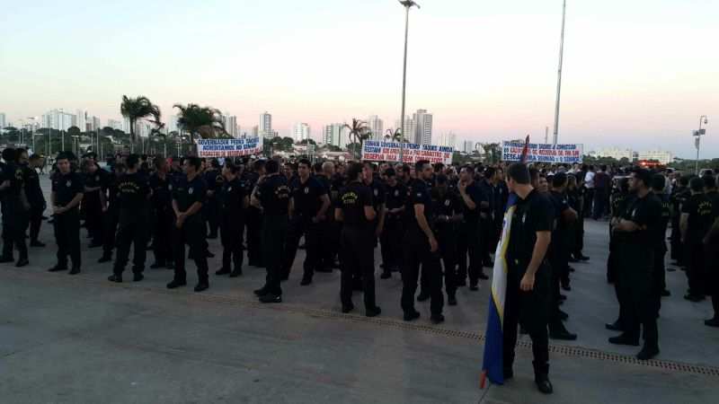 Protesto militares