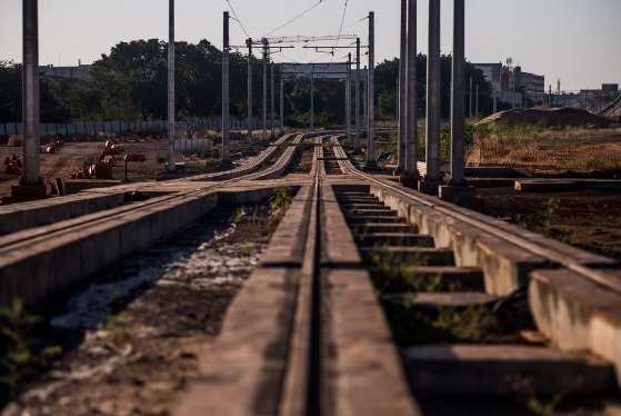 Obra bilionária está parada desde janeiro. Governo discorda de cobrança de mais R$ 1 bilhão feita por Consórcio.