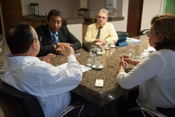 Reunião entre governo e reitoria decide pela retomada das obras