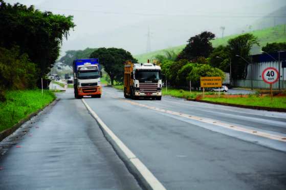 Em Mato Grosso, existem seis rodovias federais (BR-070, BR-158, BR-163, BR-174, BR-242 e BR-364).