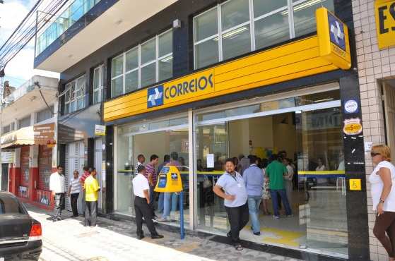 O consumidor terá direito a requerer ressarcimento no caso de serviços contratados pelos Correios, como Sedex, entrega de encomendas, documentos, dentre outros