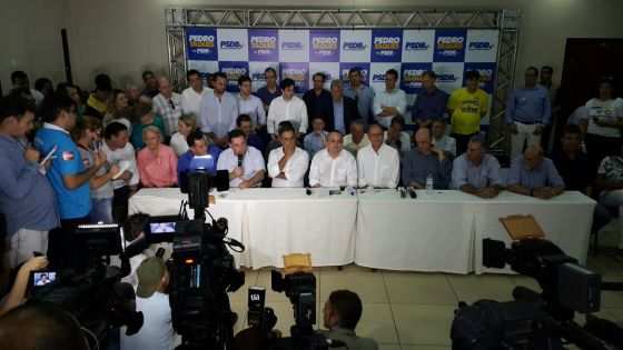 Taques e Aécio Neves, agora juntos no PSDB
