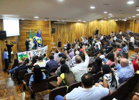 A proposta foi apresentada pelo presidente Neurilan Fraga, que pode ser o primeiro beneficiado, já que seu mandato vence em 2016.