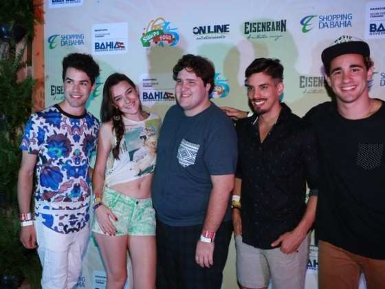 Sam Alves e os atores Mariana Molina, Felipe Hintze, Felipe de Carolis e Giuliano Laffayette na Bahia