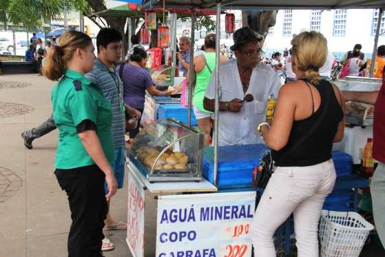 Praça Ipiranga, no Centro da capital, é ponto mais atrativo, porque um vendedor de cachorro quente chega a faturar R$ 20 mil bruto ao mês.