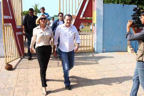 Silval ficou com o conforto do ar-condicionado, TV e frigobar e oficiais com colchonete.