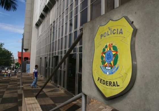 A PF investiga políticos e empresários que usavam factorings como empresas de fachada para lavagem de dinheiro.