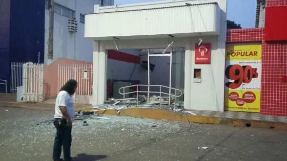 Bancos foram alvos de bandidos na madrugada de hoje