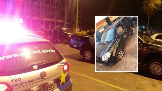 Bandidos capotaram carro durante a perseguição.