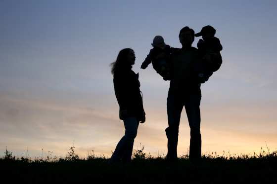Legislação considera que o primeiro contato entre pais e filhos adotivos é essencial.