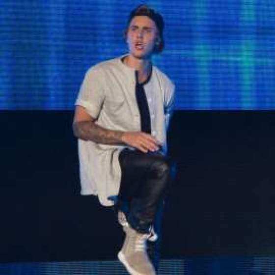 Bieber culpou sua reação por ter tido uma uma 